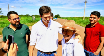 Daniel Vilela vistoria pavimentação da GO-050, entre Palmeiras e Palminópolis